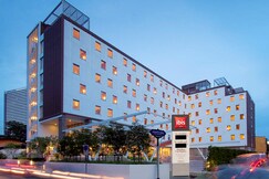 ibis Bangkok Sathorn, Phra Samut Jadee